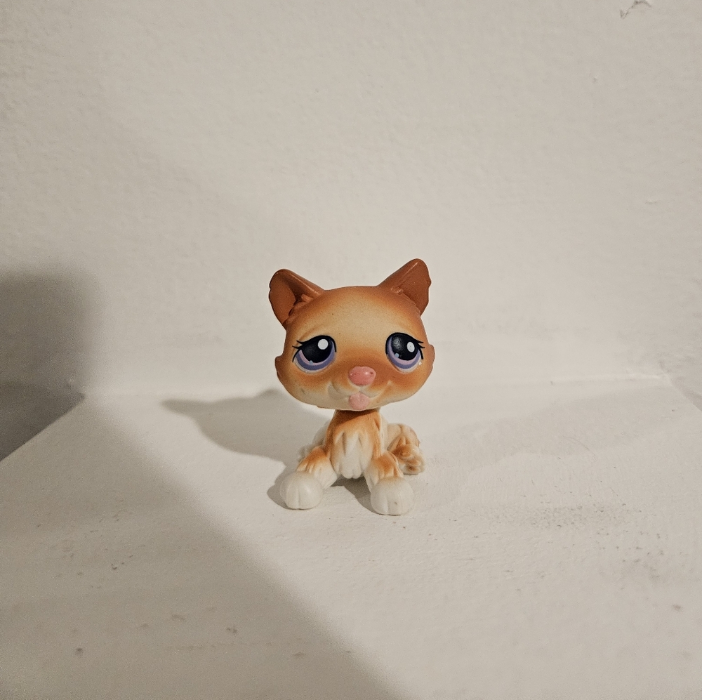 Littlest Pet Shop LPS #37 HUSKY Tan And White
